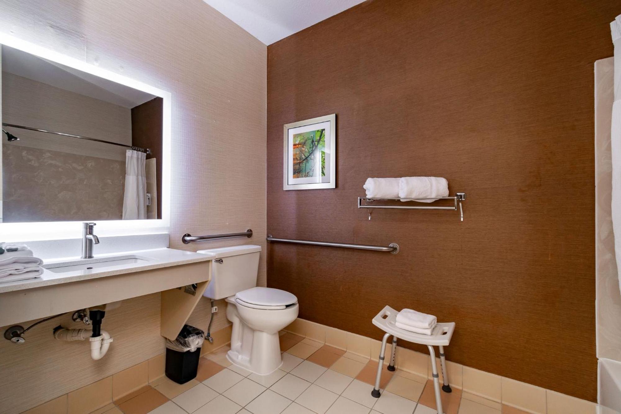 Wingate By Wyndham เกรทฟอลส์ ภายนอก รูปภาพ