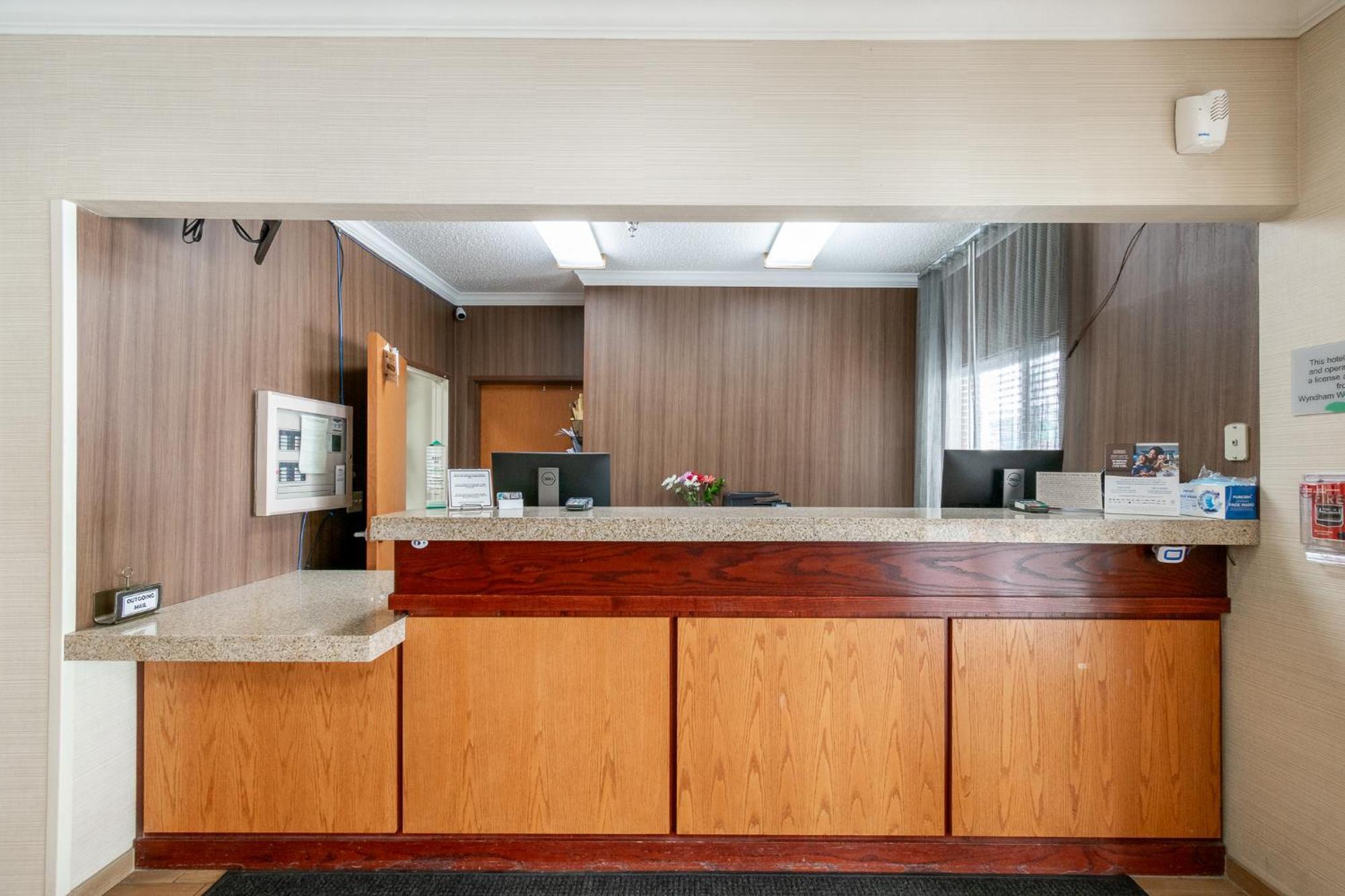 Wingate By Wyndham เกรทฟอลส์ ภายนอก รูปภาพ